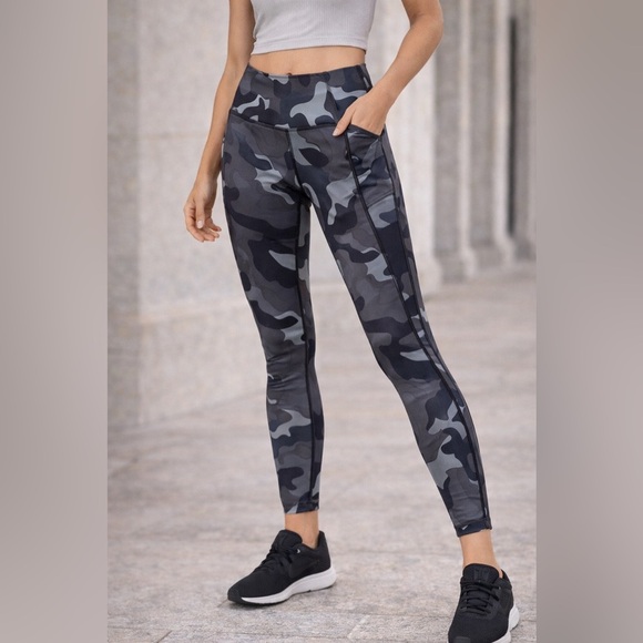 Athleta Pants - Athleta Ultimate 7/8 Camo Leggings XS High Rise Compression Pockets